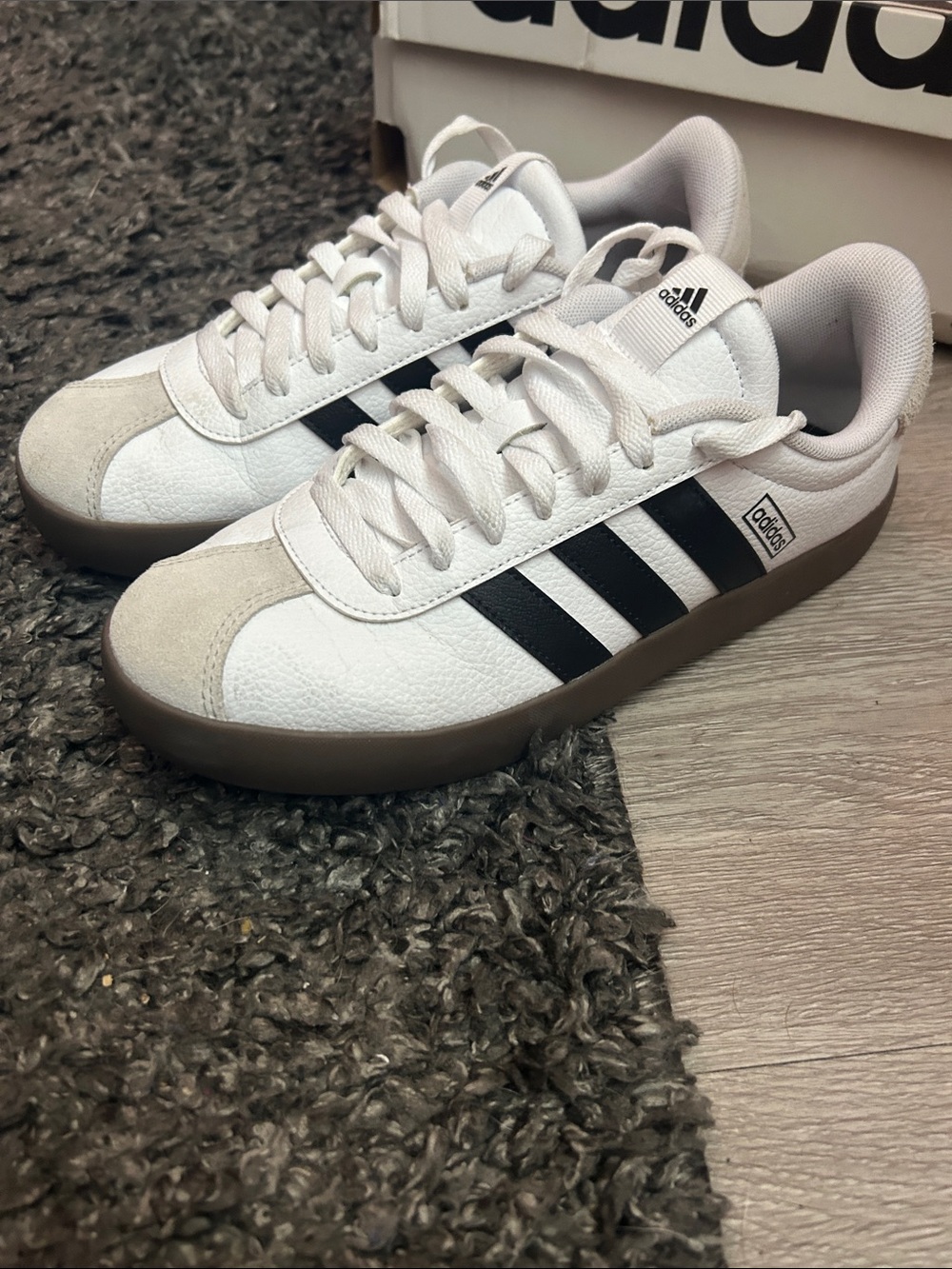 Adidas Sneakers